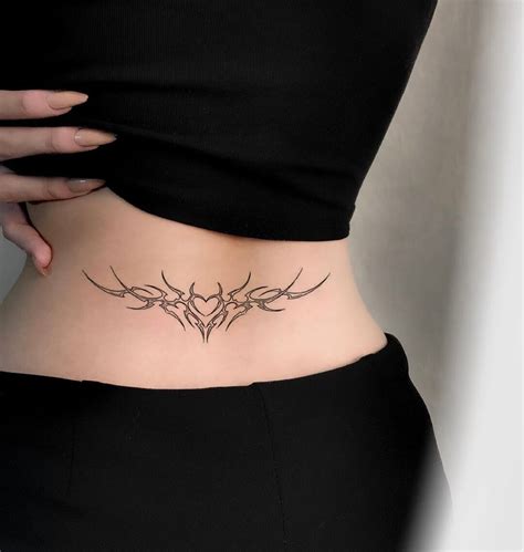 tatuajes para mujer en la espalda baja|74 Tatuajes en los lumbares o la baja espalda